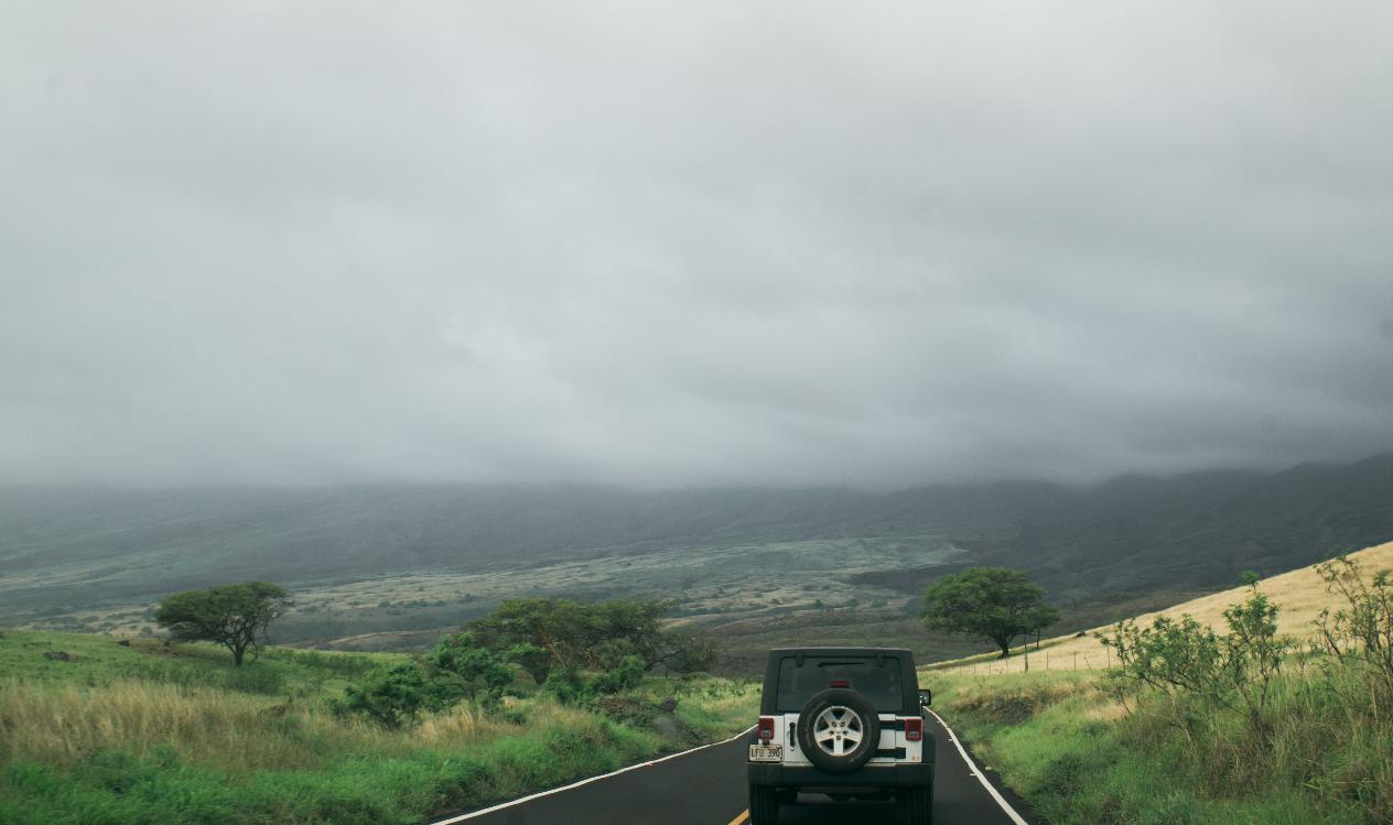Carretera rural en la comarca de La Vera, ideal para una escapada en coche